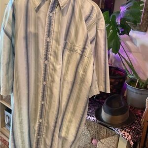 VINTAGE MENS SHORT SLEEVE SHIRT. PIN STRIPPED. TAILORED STITCHING. SIZE X LARGE